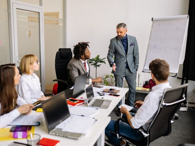 Why Businesses Need Professional Sales Training in the Age of AI